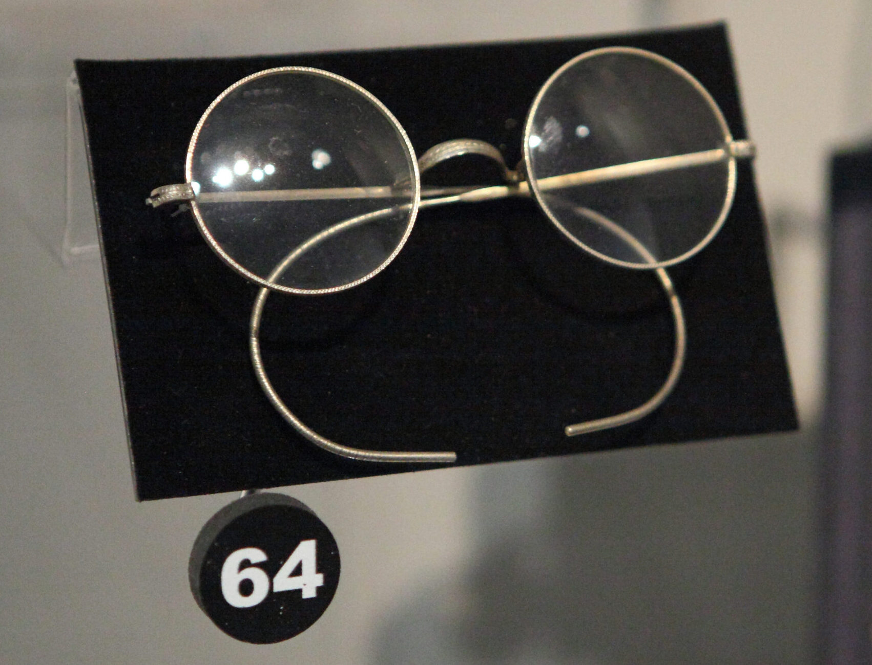 John Lennon Glasses Blood: What Really Happened to the Dakota Evidence